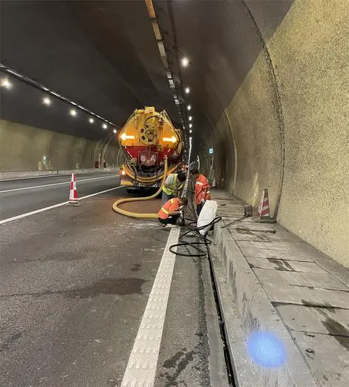 嵊泗隧道排水渠清淤